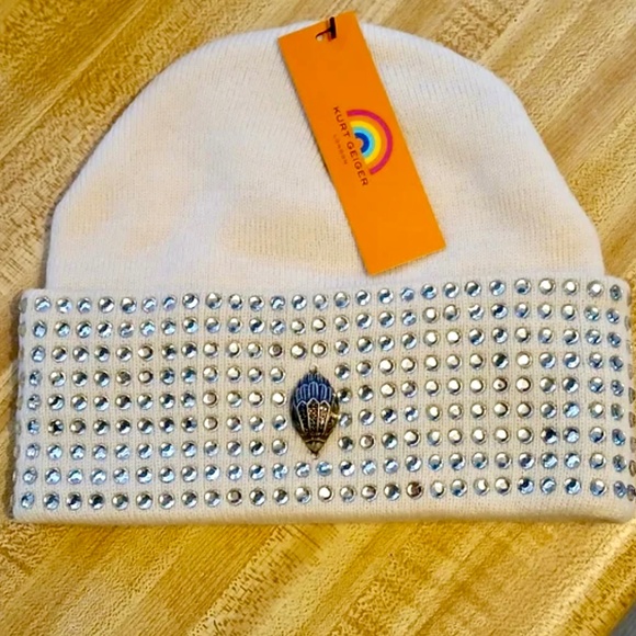 SOLD —- Kurt Geiger 🎁NWT Creme Crystal Blinged Knit Beanie Hat 🎁 Gift Ready - Picture 1 of 9